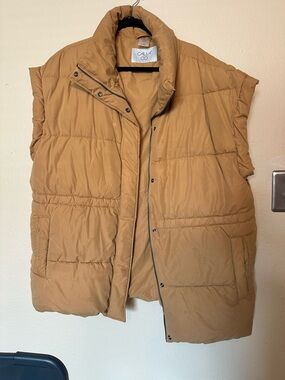 Alia Men's Tan Puffer Vest